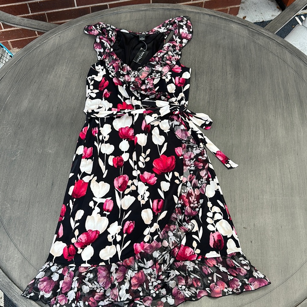 White House black market floral dress NWT sz 6